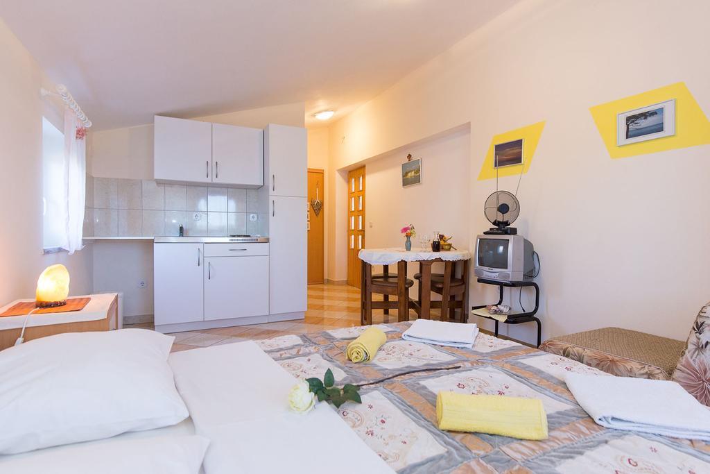 Apartments Juras Brzac Eksteriør bilde